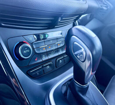 2017 Ford C-MAX Energi Titanium