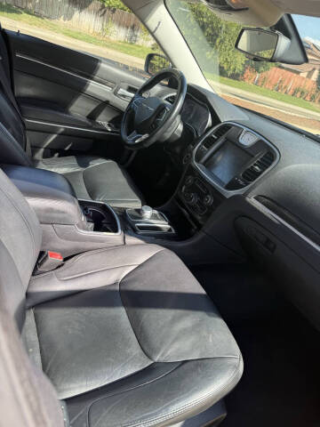 2015 Chrysler 300 Limited