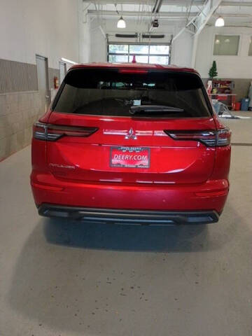 2025 Mitsubishi Outlander ES