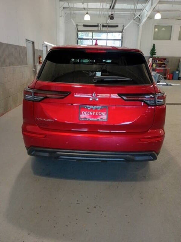 2025 Mitsubishi Outlander ES