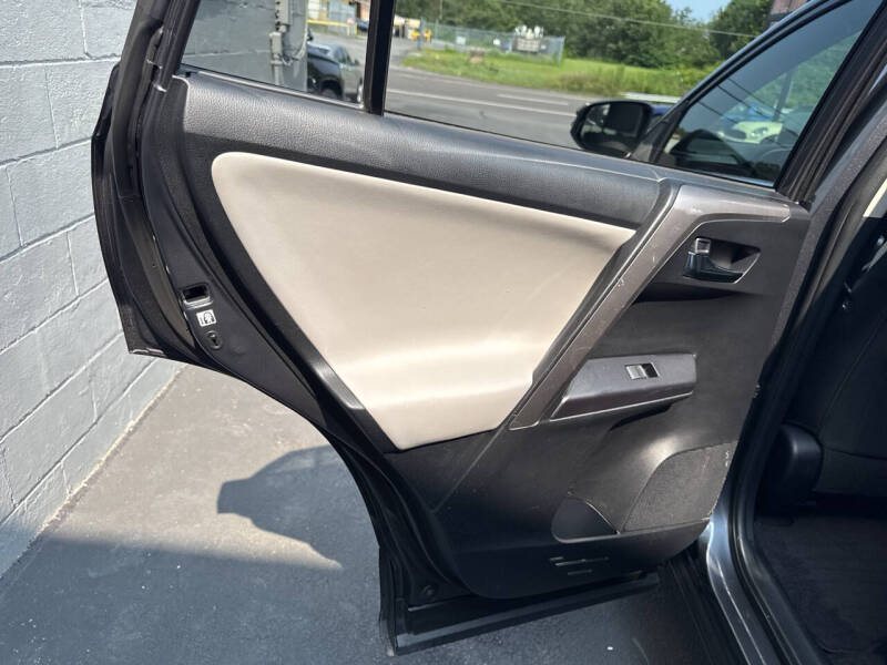 2017 Toyota RAV4 Hybrid XLE