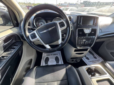 2015 Chrysler Town and Country Touring-L