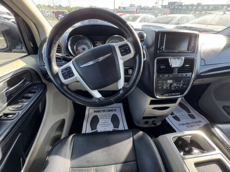 2015 Chrysler Town and Country Touring-L