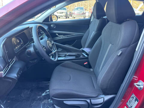 2024 Hyundai Elantra SE