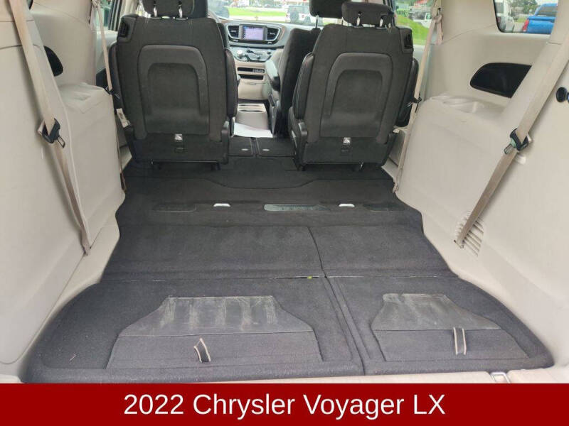2022 Chrysler Voyager LX