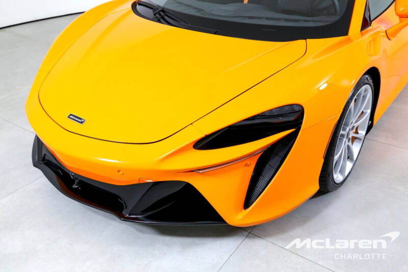 2024 McLaren Artura