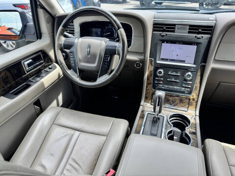 2017 Lincoln Navigator Select