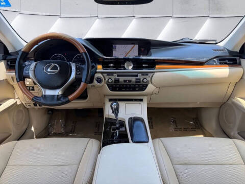 2014 Lexus ES 300h