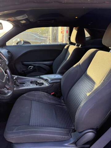 2017 Dodge Challenger SXT