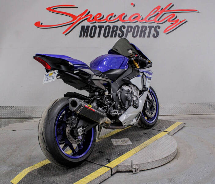 2016 Yamaha YZF-R1