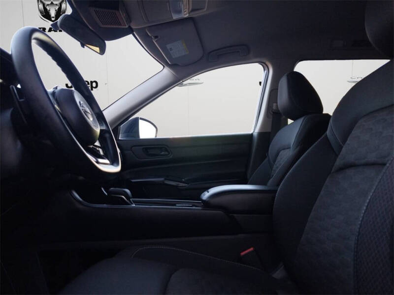 2024 Nissan Pathfinder S