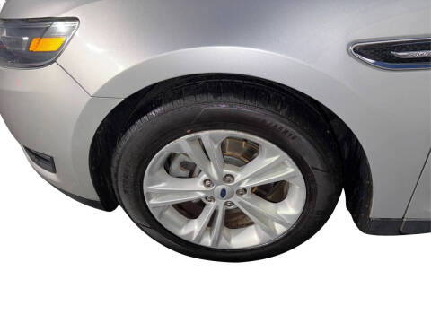 2017 Ford Taurus SEL