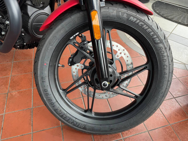 2024 Moto Guzzi V7 Stone