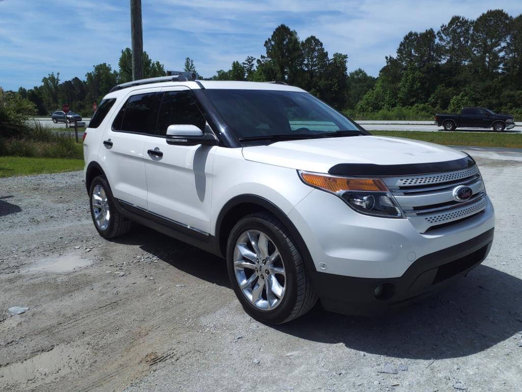 Off white 2015 Ford Explorer Limited AWD Limited 4dr SUV 1