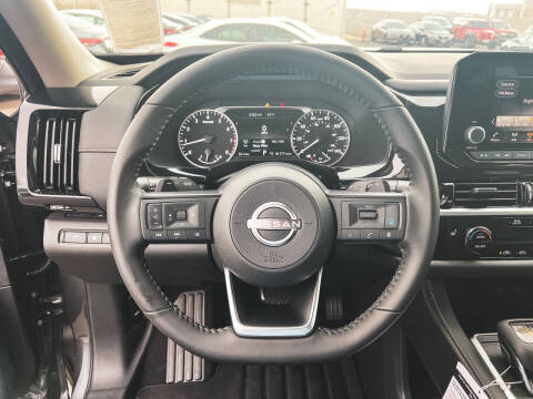 2025 Nissan Pathfinder SV