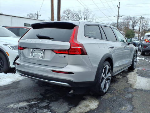 2025 Volvo V60 Cross Country B5 Plus
