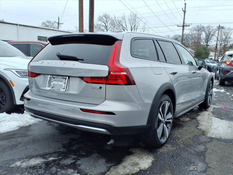 2025 Volvo V60 Cross Country B5 Plus
