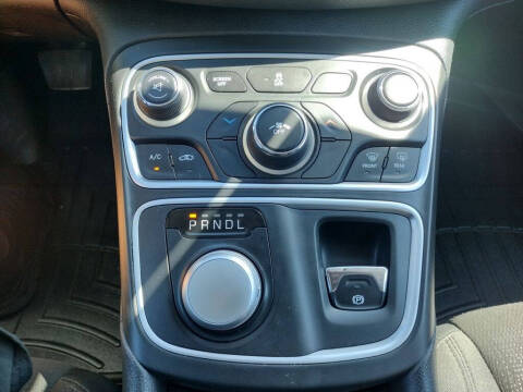 2016 Chrysler 200 LX