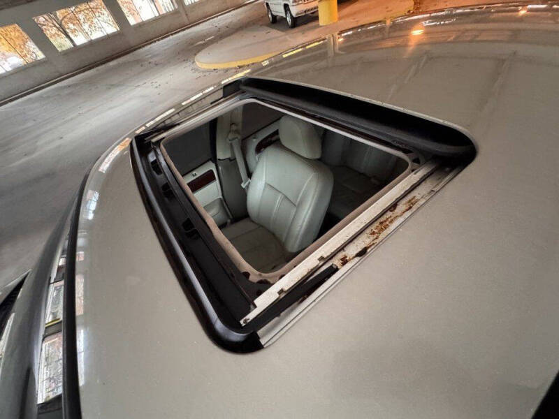 2005 Lincoln Town Car Signature Limited