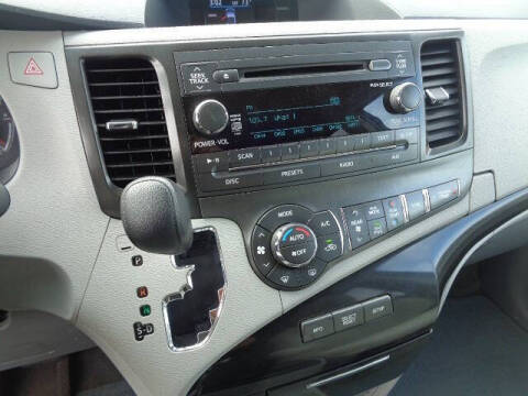 2014 Toyota Sienna LE 8-Passenger