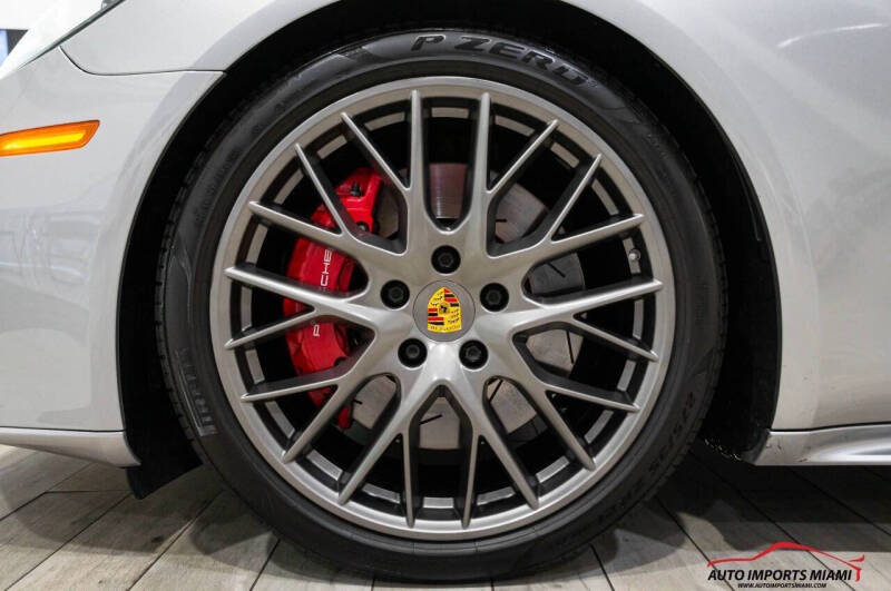 2019 Porsche Panamera GTS