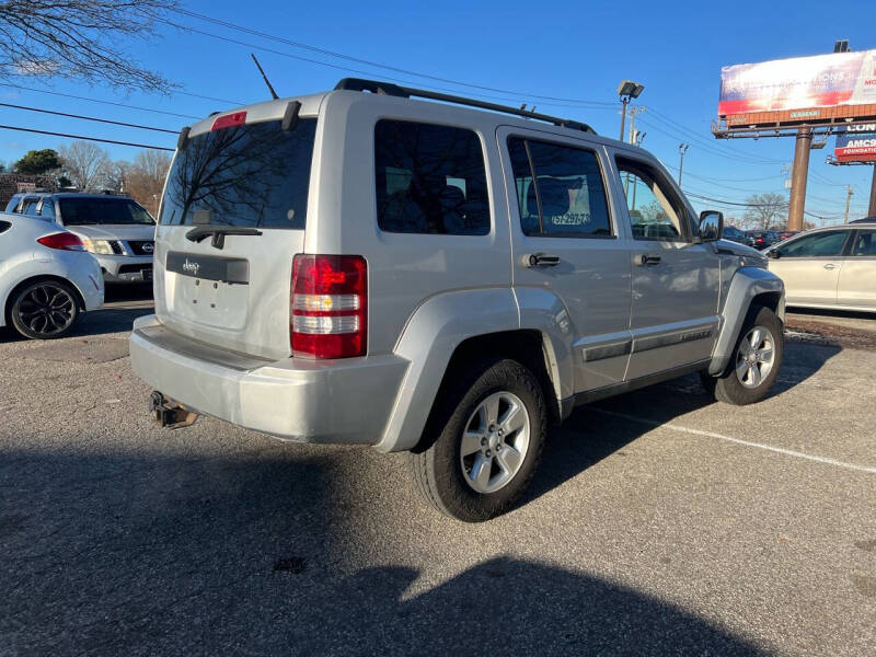 2011 Jeep Liberty Sport photo 4