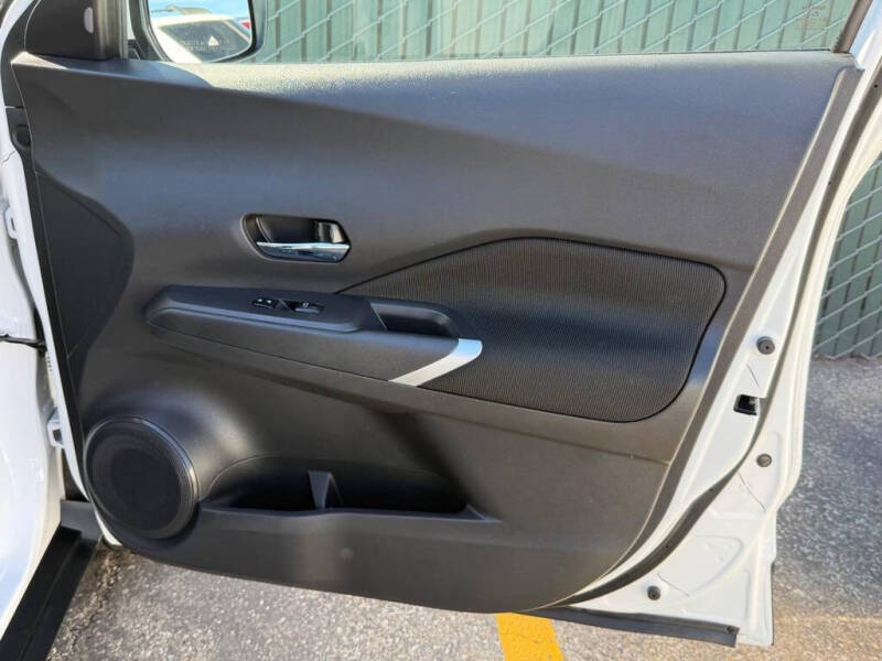 2022 Nissan Kicks SV