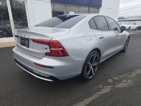 2024 Volvo S60 B5 Plus Dark Theme