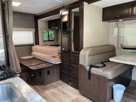 2018 Thor Motor Coach Freedom Elite
