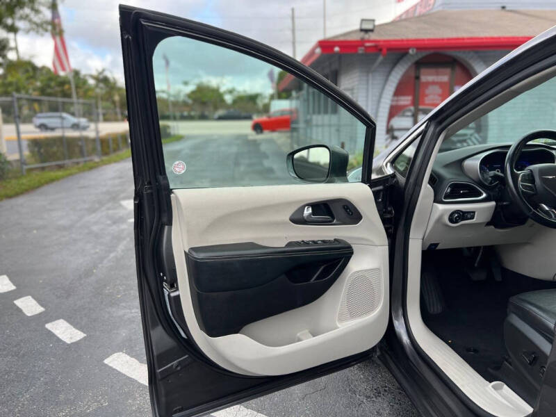 2022 Chrysler Pacifica Touring L