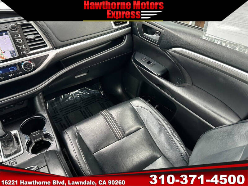 2017 Toyota Highlander SE