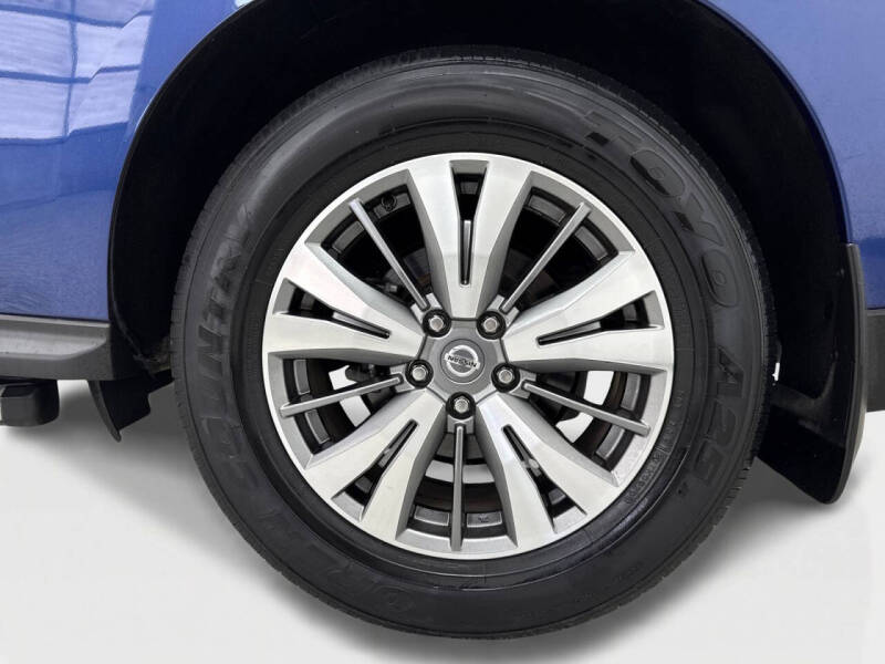 2020 Nissan Pathfinder SV