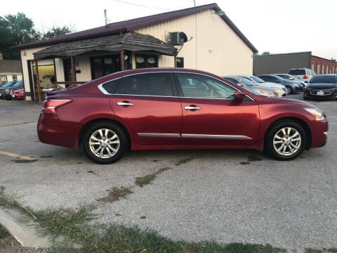 2015 Nissan Altima for sale at El Rancho Auto Sales in Des Moines IA