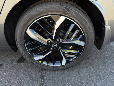 2025 Nissan Versa SR