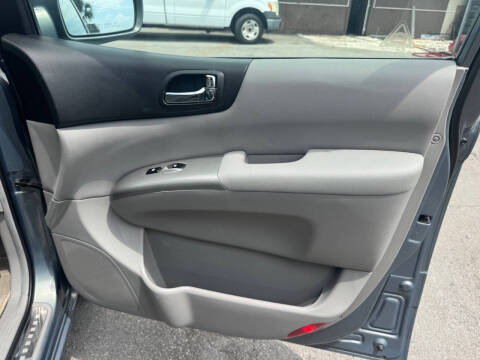 2007 Hyundai Entourage GLS