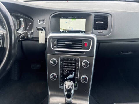 2015 Volvo V60 Cross Country T5