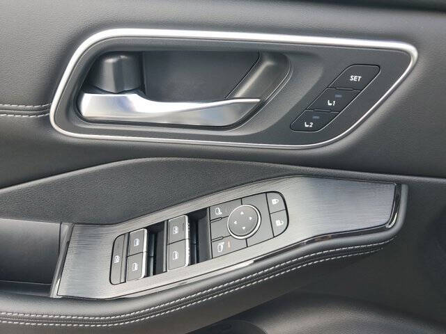 2025 Nissan Rogue Platinum