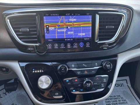 2017 Chrysler Pacifica Touring-L Plus