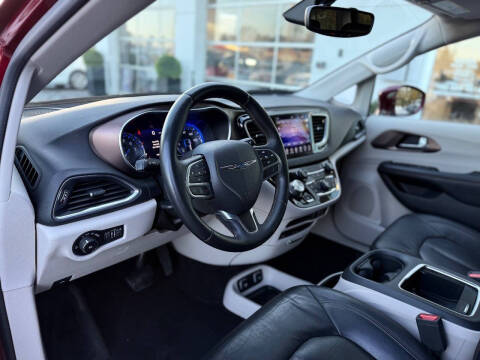 2017 Chrysler Pacifica Touring-L Plus