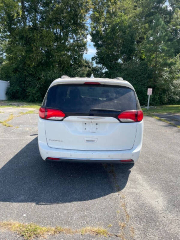 2017 Chrysler Pacifica Touring-L Plus