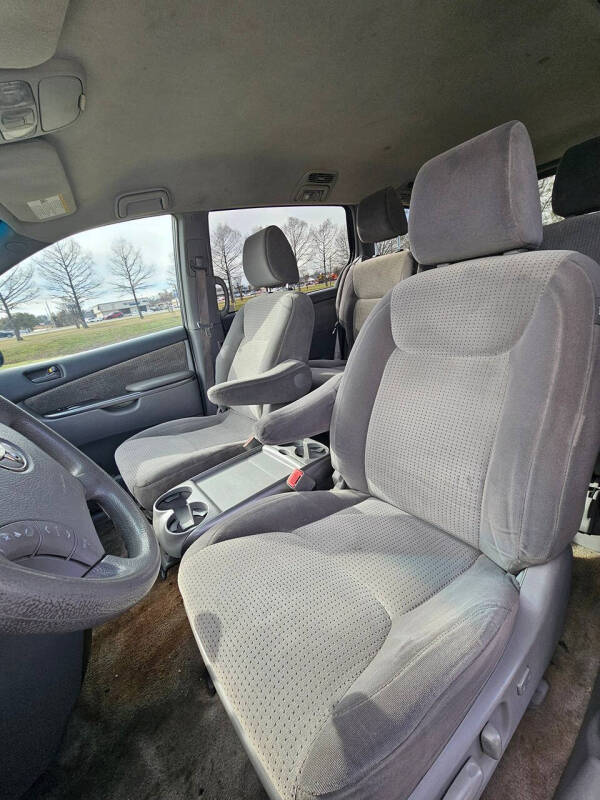 2009 Toyota Sienna LE 8-Passenger