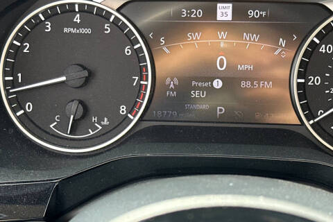 2022 Nissan Pathfinder SL