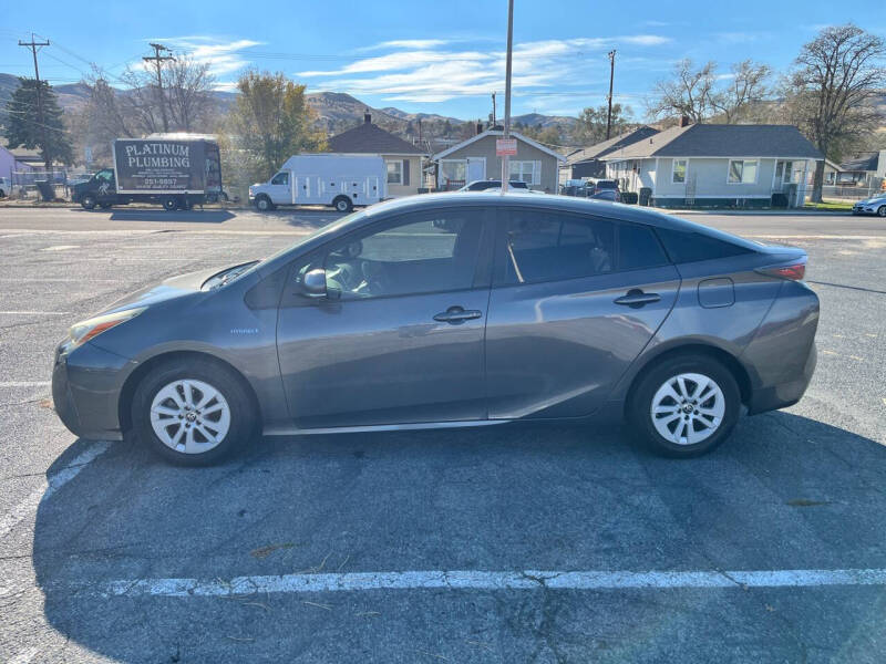 2018 Toyota Prius One photo 3