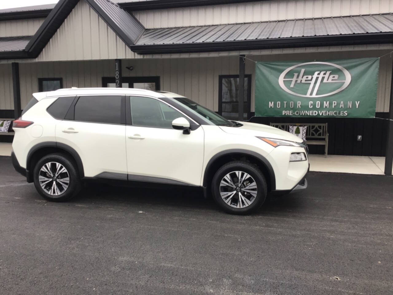 2023 Nissan Rogue SV's photo