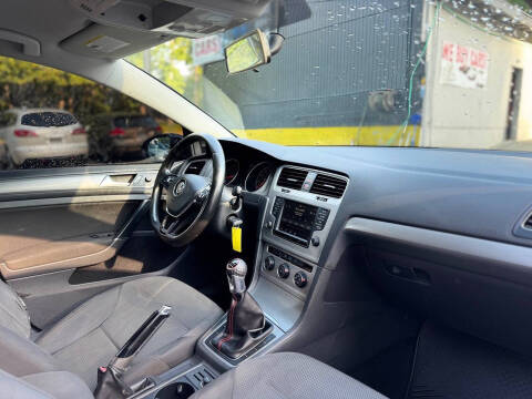 2016 Volkswagen Golf TSI S