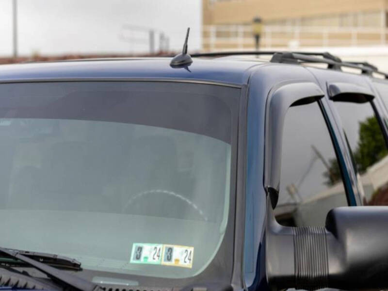 2005 Chevrolet Suburban LS's photo