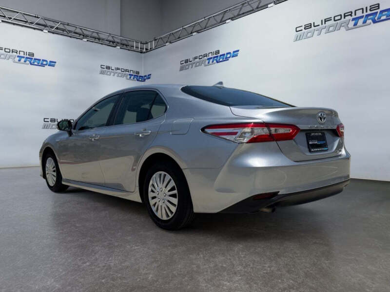 2020 Toyota Camry Hybrid LE