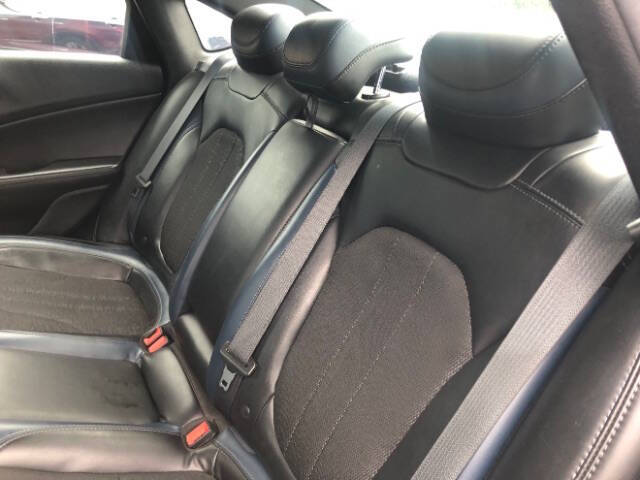 2016 Chrysler 200 S