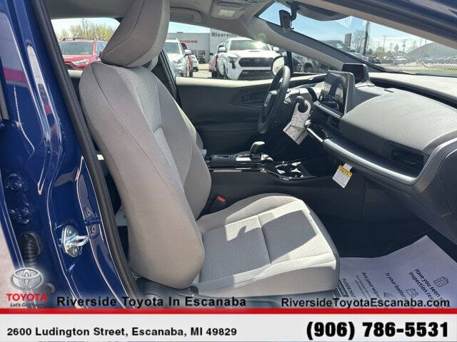 2025 Toyota Prius LE