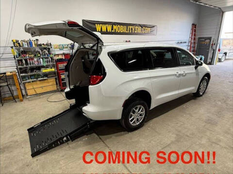 2023 Chrysler Voyager LX